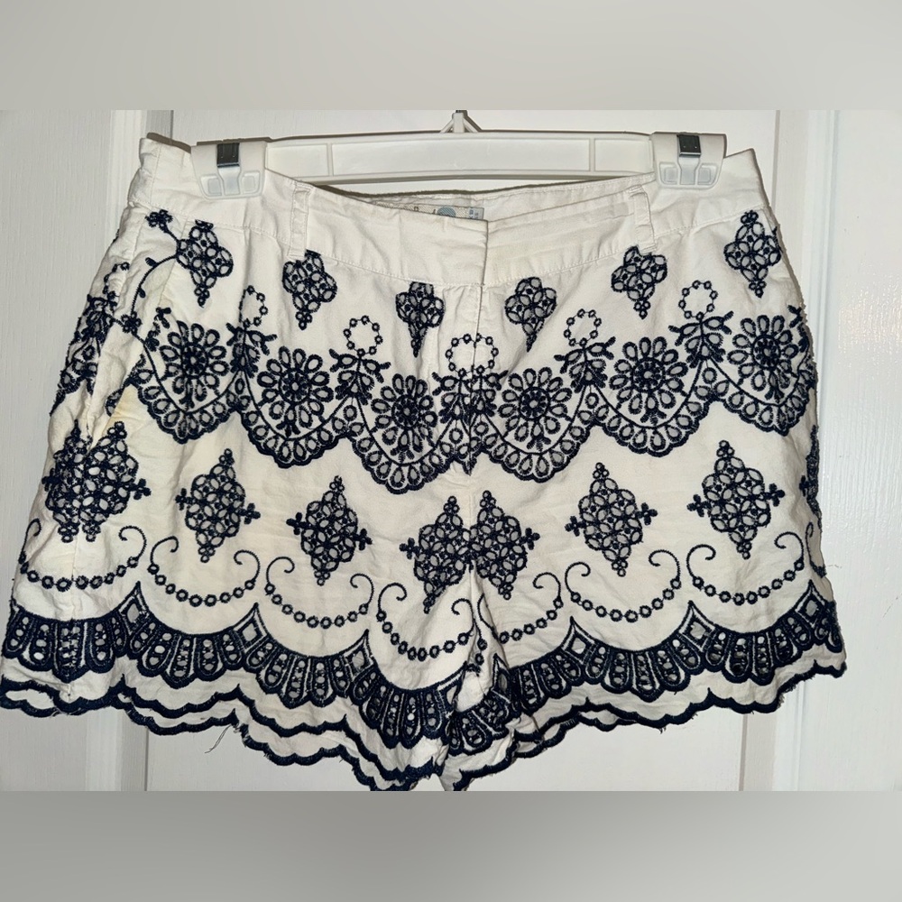 Boden Navy Blue and White Embroidered Eyelet Shorts Size 6